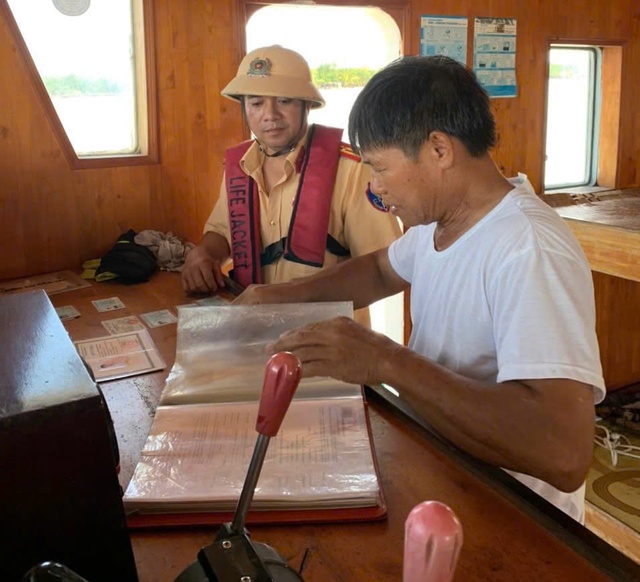 TP. HCM CSGT xử phạt hơn 3.000 trường hợp vi phạm giao thông trong 2 ngày ra quân cao điểm - Ảnh 3.