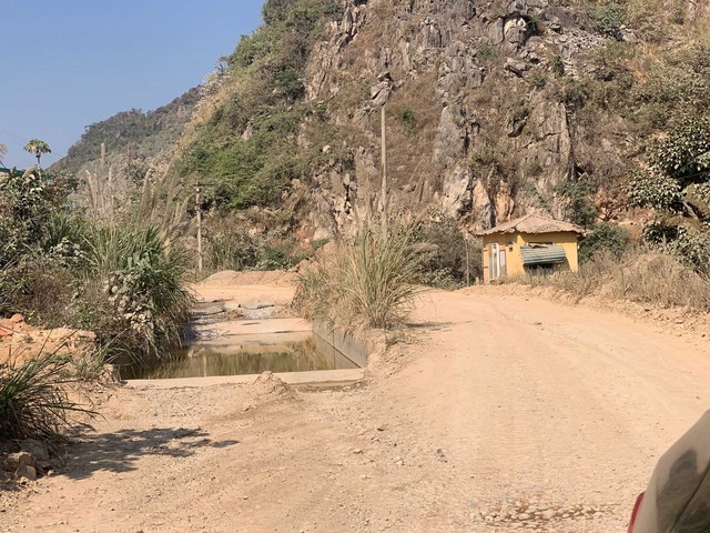 Đoàn xe tải chở vật liệu xây dựng “tung hoành” ở Quảng Ninh - Ảnh 6.