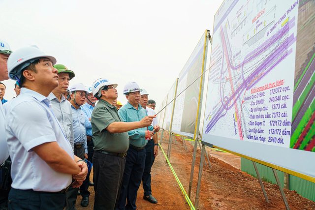 Thủ tướng Phạm Minh Chính kiểm tra tiến độ thi công gói thầu 6.12 sân bay Long Thành- Ảnh 1. Thủ tướng Phạm Minh Chính kiểm tra tiến độ thi công gói thầu 6.12 sân bay Long Thành- Ảnh 1.