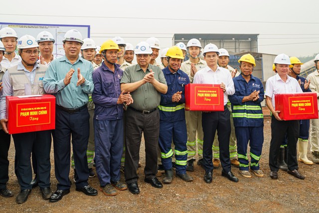 Thủ tướng Phạm Minh Chính kiểm tra tiến độ thi công gói thầu 6.12 sân bay Long Thành- Ảnh 3. Thủ tướng Phạm Minh Chính kiểm tra tiến độ thi công gói thầu 6.12 sân bay Long Thành- Ảnh 3.