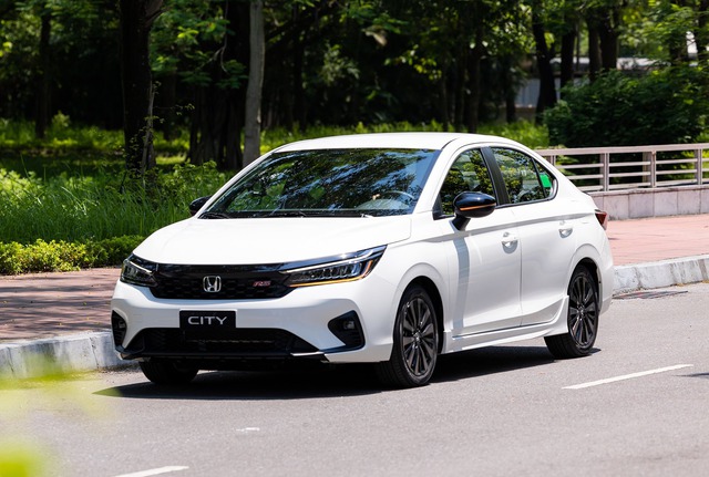 Khách hàng mua phiên bản Honda City RS VIN 2023 trong 10 ngày cuối tháng 2/2024 được giảm giá tương đương 50% lệ phí trước bạ.