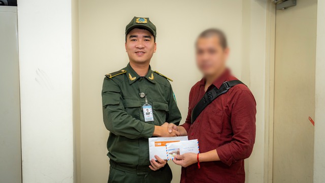 Hành trình truy vết tìm vị khách bỏ quên chiếc túi có 4.300 USD ở sân bay Nội Bài- Ảnh 6.