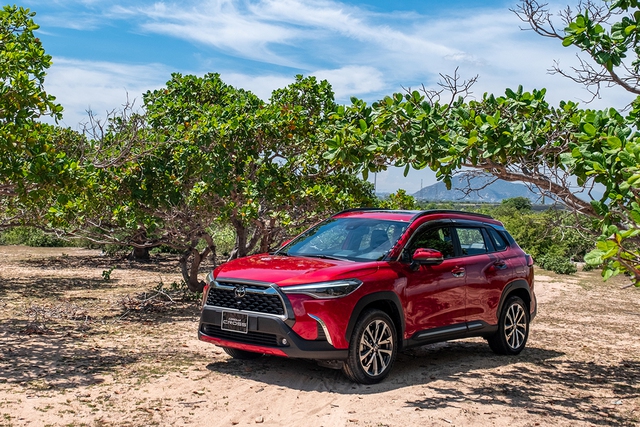 Toyota Corolla Cross ngày càng phải chịu nhiều sức ép cạnh tranh từ đối thủ.  Loạt ô tô giảm giá mạnh sau Tết, cao nhất hơn 250 triệu đồng