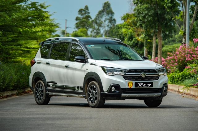 Dù doanh số sụt giảm mạnh song XL7 vẫn đang là "cứu cánh" của Suzuki tại thị trường ô tô Việt Nam.  Loạt ô tô giảm giá mạnh sau Tết, cao nhất hơn 250 triệu đồng