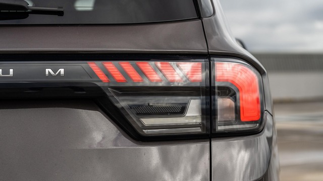 Ford Everest Platinum sắp về Việt Nam, giá dự kiến 1,7 tỷ đồng- Ảnh 4. Ford Everest Platinum sắp về Việt Nam, giá dự kiến 1,7 tỷ đồng- Ảnh 4.