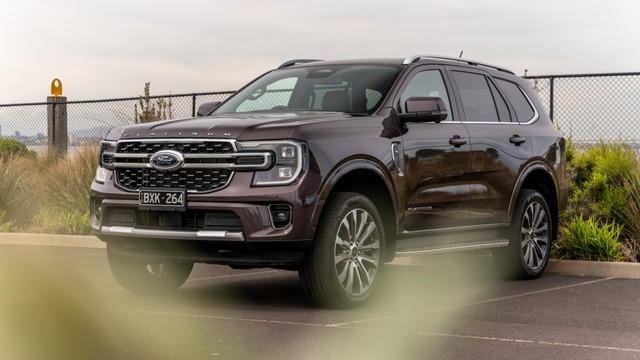 Nhiều khả năng phiên bản cao cấp Ford Everest Platinum sẽ bắt đầu bán tại Việt Nam ngay trong tháng 3/2024 để thay thế cho phiên bản Wildtrak tiền nhiệm. Nhiều khả năng phiên bản cao cấp Ford Everest Platinum sẽ bắt đầu bán tại Việt Nam ngay trong tháng 3/2024 để thay thế cho phiên bản Wildtrak tiền nhiệm.