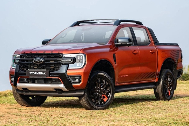 Ranger Stormtrak là phiên bản "độ" cao cấp hơn Ranger Wildtrak. Ranger Stormtrak là phiên bản "độ" cao cấp hơn Ranger Wildtrak.