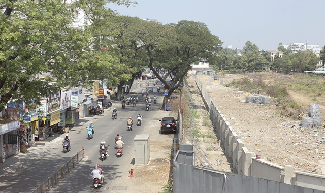 Người dân tự dỡ nhà bàn giao mặt bằng mở rộng đường vào sân bay Tân Sơn Nhất- Ảnh 4.