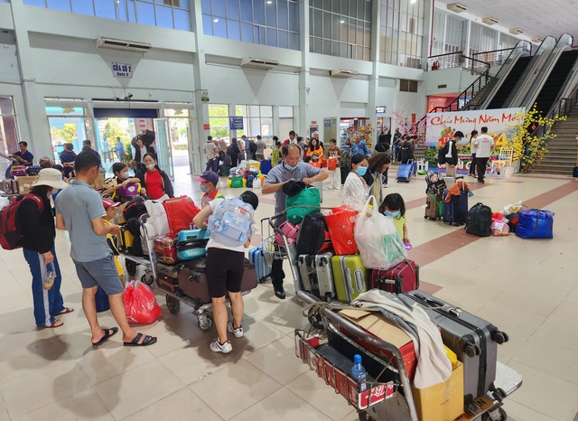 Ga Sài Gòn nhộn nhịp người dân về quê đón Tết- Ảnh 2.