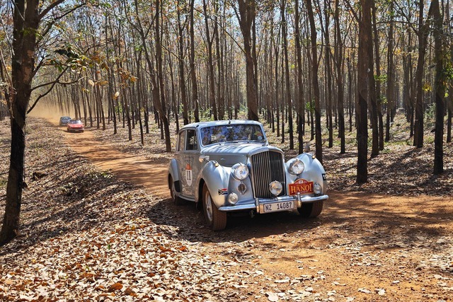 Những chiếc xe cổ có tuổi đời gần trăm năm thực hiện hành trình xuyên 4 nước Đông Nam Á với điểm đầu là TP.HCM và điểm cuối là Hà Nội. Thế giới xe tuần qua: Giá thuê ô tô tự lái Tết 2024 tăng vọt, xe nhỏ Hàn Quốc lên ngôi