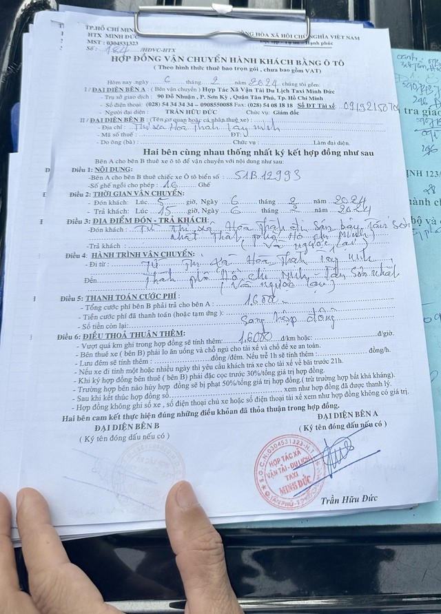 TP. HCM: CSGT đo nồng độ cồn, kiểm tra xe khách tại sân bay Tân Sơn Nhất- Ảnh 12. TP. HCM: CSGT đo nồng độ cồn, kiểm tra xe khách tại sân bay Tân Sơn Nhất- Ảnh 12.