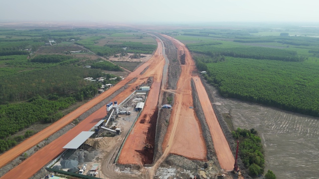 Ảnh: Hơn 600 kỹ sư, công nhân 