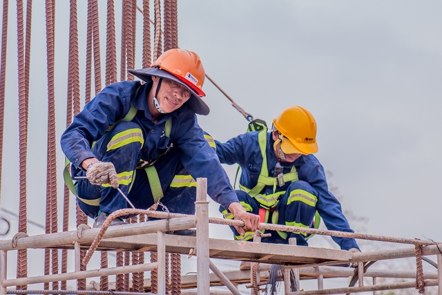 Ảnh: Hơn 600 kỹ sư, công nhân 