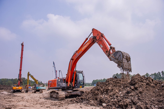 Ảnh: Hơn 600 kỹ sư, công nhân 