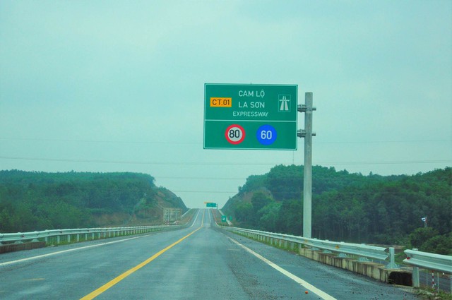 Xử lý bất cập trên cao tốc Cam Lộ - La Sơn- Ảnh 1.