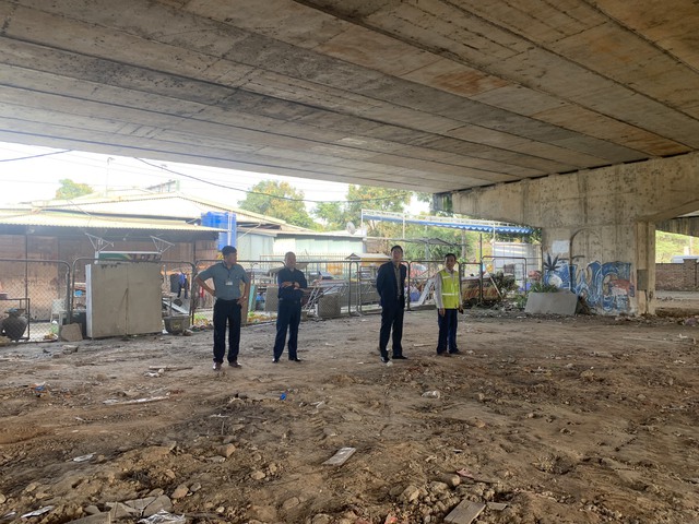 Rà soát toàn bộ việc sử dụng hành lang an toàn đường bộ - Ảnh 1.