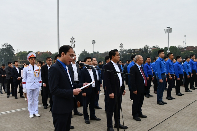 Tuyên dương 27 đảng viên trẻ của Bộ GTVT trước Lăng Chủ tịch Hồ Chí Minh- Ảnh 5.