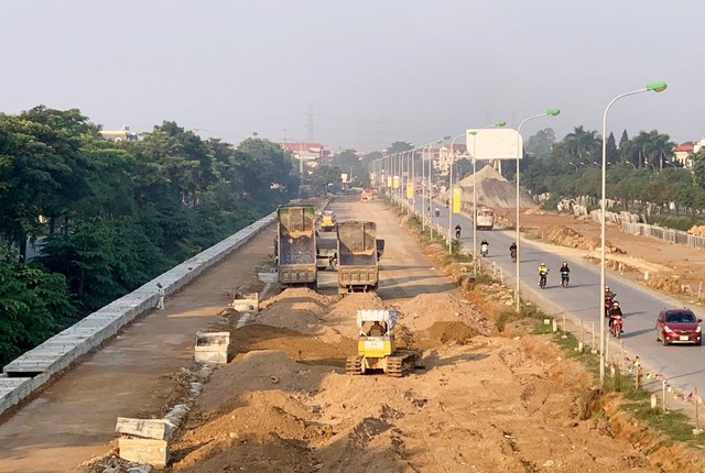 Đề nghị sớm hoàn tất bàn giao mặt bằng thi công QL6 qua Hoà Bình- Ảnh 1.