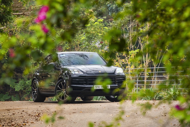 Mẫu xe hạng sang thể thao Porsche Cayenne Coupe có giá tính lệ phí trước bạ 6,5 tỷ đồng - Ảnh: Huy Thắng