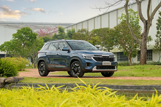 Ngoại hình Kia Seltos 2024 mềm mại hơn so với trước.