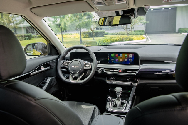 Khoang nội thất không có nhiều thay đổi mà chủ yếu được bổ sụng trang bị công nghệ.