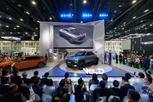 Mẫu xe bán tải thuần điện VinFast VF Wild concept ra mắt tại triển lãm Bangkok Motor Show 2024. Mẫu xe bán tải thuần điện VinFast VF Wild concept ra mắt tại triển lãm Bangkok Motor Show 2024.