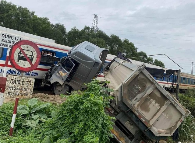 Đề nghị xóa bỏ ngay 11 lối đi tự mở nguy hiểm qua đường sắt ở Nghệ An - Ảnh 1.