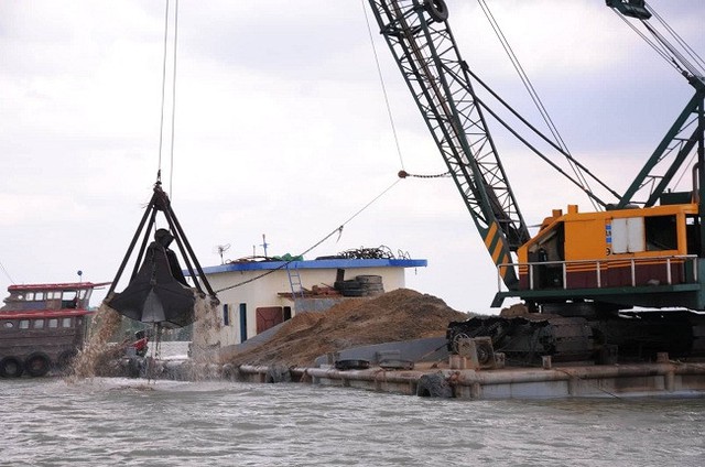 Quy định rõ, kiểm soát chặt việc tận thu cát, sỏi khi nạo vét luồng hàng hải, đường thủy- Ảnh 1.