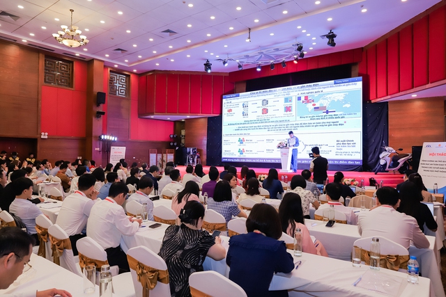 Honda Việt Nam giới thiệu thí điểm chương trình bồi dưỡng kiến thức pháp luật và kĩ năng điều khiển xe gắn máy, xe gắn máy điện an toàn cho học sinh THPT.  Honda Việt Nam thúc đẩy công tác giáo dục an toàn giao thông tại hệ thống trường Trung học phổ thông