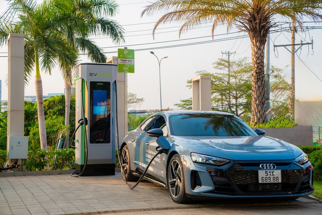 Trạm sạc ngoài trời.