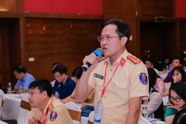 Đại diện Phòng Cảnh sát giao thông thành phố Hải Phòng đóng góp ý kiến tại hội thảo.  Honda Việt Nam thúc đẩy công tác giáo dục an toàn giao thông tại hệ thống trường Trung học phổ thông