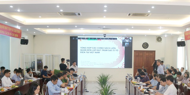 TP. HCM bàn giải pháp phát triển trạm sạc cho xe ô tô điện- Ảnh 2. TP. HCM bàn giải pháp phát triển trạm sạc cho xe ô tô điện- Ảnh 2.