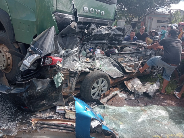 Vụ TNGT khiến 3 người CLB bóng đá Hoàng Anh Gia Lai tử vong: Truy tố tài xế xe tải- Ảnh 1. Vụ TNGT khiến 3 người CLB bóng đá Hoàng Anh Gia Lai tử vong: Truy tố tài xế xe tải- Ảnh 1.