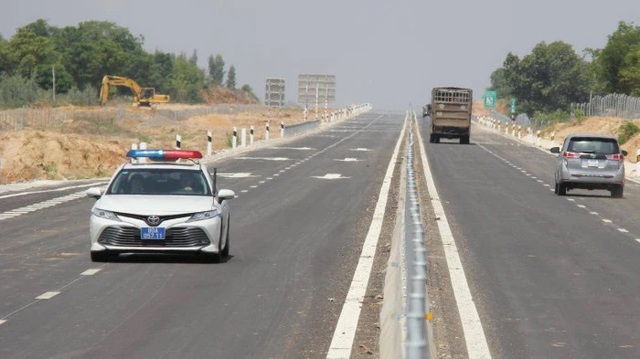 Khẩn trương khắc phục những bất cập, tồn tại để đảm bảo ATGT trên cao tốc mới đưa vào khai thác- Ảnh 2.