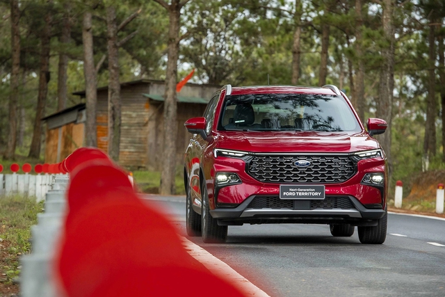 Bảng giá Ford tháng 4-2024: Loạt xe tăng ưu đãi, Teritory giảm 25 triệu