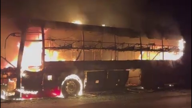 Xe khách chở 24 hành khách bốc cháy dữ dội trên đường Hồ Chí Minh đoạn qua tỉnh Đắk Nông- Ảnh 1.