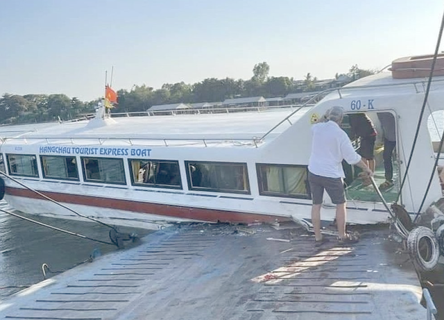 Vụ tai nạn trên sông Tiền: Lái tàu và lái phà không có nồng độ cồn, không dương tính với ma túy- Ảnh 1. Vụ tai nạn trên sông Tiền: Lái tàu và lái phà không có nồng độ cồn, không dương tính với ma túy- Ảnh 1.