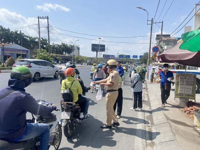 CSGT TP. HCM huy động 100% quân số đảm bảo ATGT cho người dân nghỉ lễ 30/4 và 1/5- Ảnh 5.