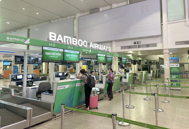 Sân bay Tân Sơn Nhất hỗ trợ hành khách dịp cao điểm lễ 30/4 và 1/5- Ảnh 7.