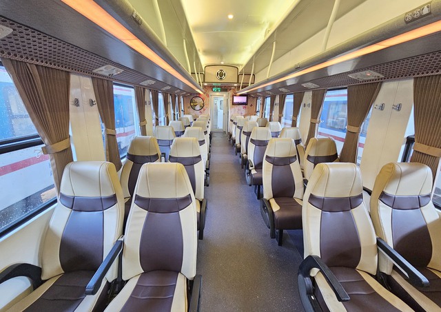 Ngành Đường sắt khai trương đoàn tàu chất lượng cao tuyến Sài Gòn - Đà Nẵng- Ảnh 3. Ngành Đường sắt khai trương đoàn tàu chất lượng cao tuyến Sài Gòn - Đà Nẵng- Ảnh 3.