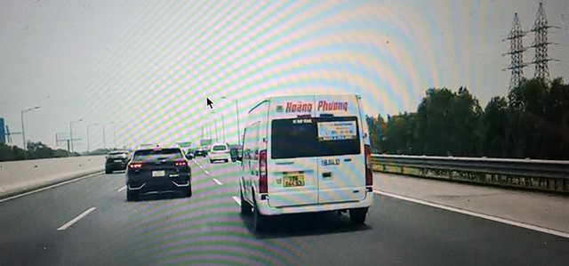 CSGT kịp thời giúp bé trai 18 tháng tuổi co giật đến bệnh viện cấp cứu- Ảnh 1. CSGT kịp thời giúp bé trai 18 tháng tuổi co giật đến bệnh viện cấp cứu- Ảnh 1.