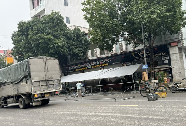 Bắc Ninh: Họp chợ dưới đường, kinh doanh trên hè phố Bắc Ninh: Họp chợ dưới đường, kinh doanh trên hè phố