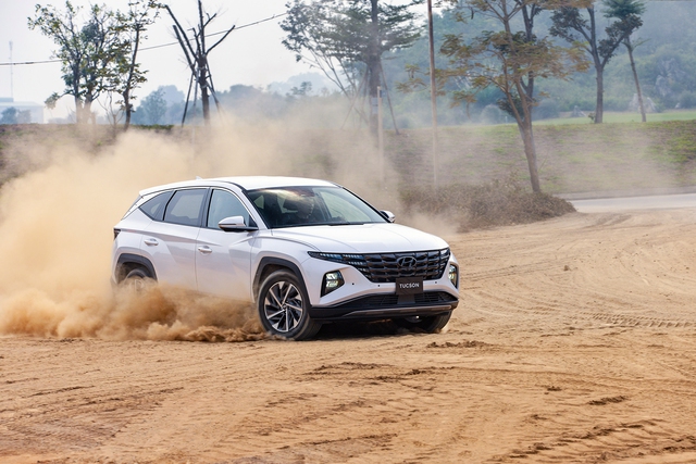 Hyundai Tucson đang dẫn đầu cuộc đua giảm giá ở phân khúc xe gầm cao cỡ C với mức giảm lên đến 50 triệu đồng.