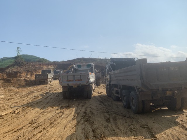 Kiểm tra, xử lý ngay vụ việc xâm phạm hành lang QL 19- Ảnh 3.