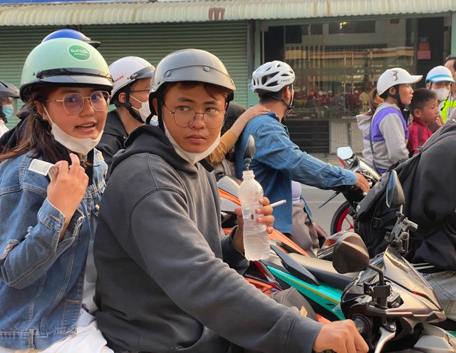 Dòng người tấp nập trở lại TP. HCM sau kỳ nghỉ lễ- Ảnh 4. Dòng người tấp nập trở lại TP. HCM sau kỳ nghỉ lễ- Ảnh 4.