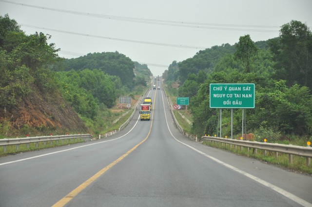 Xem xét điều chỉnh phương án phân luồng cao tốc Cam Lộ - La Sơn qua Quảng Trị- Ảnh 1.