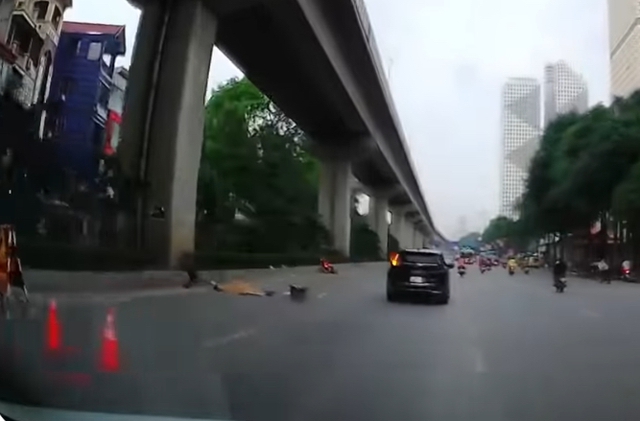 Hai thanh niên thương vong dưới gầm đường sắt trên cao khu vực quận Hà Đông- Ảnh 1.