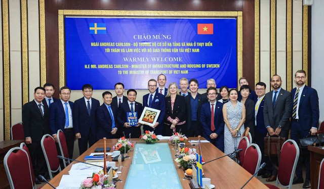 Hợp tác hàng không, nghiên cứu mở đường bay thẳng Việt Nam - Thụy Điển- Ảnh 2.