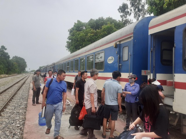 Đường sắt giảm giá vé để thu hút khách dịp hè 2024- Ảnh 1.