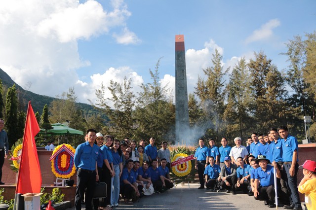 Hành trình Côn Đảo đầy ý nghĩa của thanh niên hàng hải - Ảnh 1.